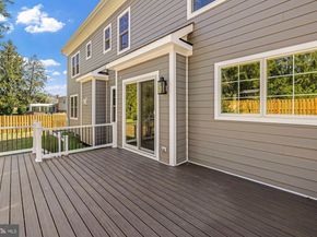 910 Fairway Drive NE, Vienna VA 22180