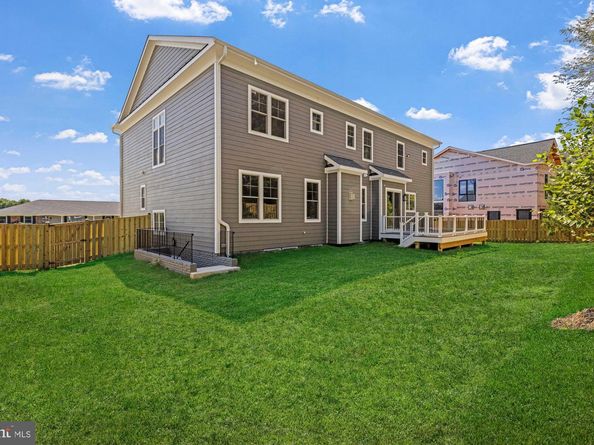 910 Fairway Drive NE, Vienna VA 22180