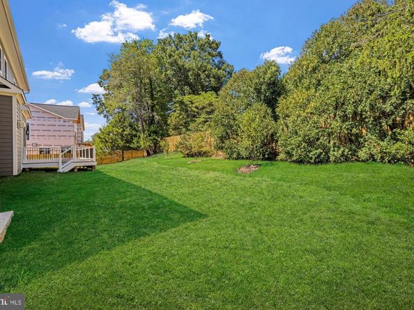 910 Fairway Drive NE, Vienna VA 22180