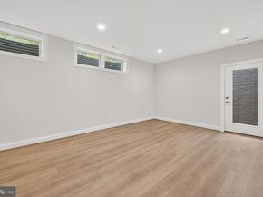 910 Fairway Drive NE, Vienna VA 22180