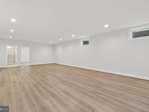 910 Fairway Drive NE, Vienna VA 22180