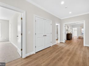 910 Fairway Drive NE, Vienna VA 22180