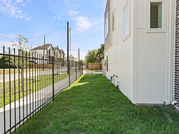 2905 Nagle Street, Houston TX 77004