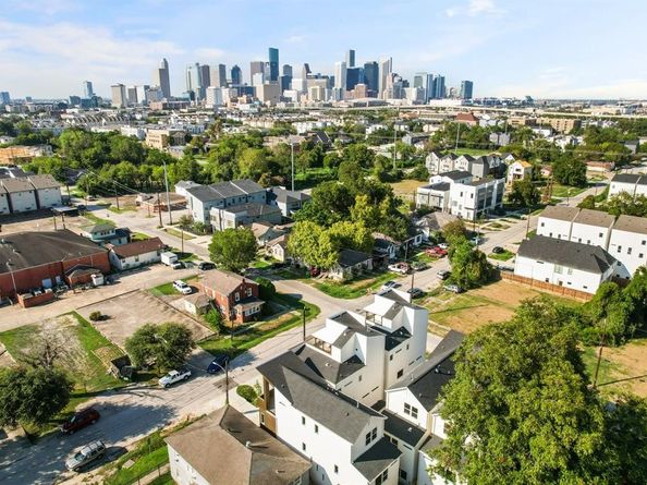 2905 Nagle Street, Houston TX 77004