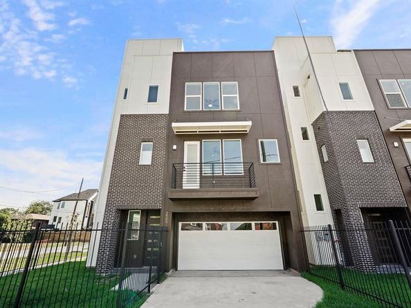 2905 Nagle Street, Houston TX 77004
