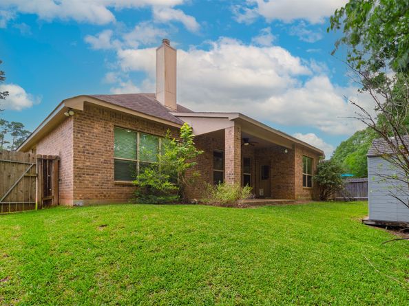 1938 Honey Laurel Drive, Conroe TX 77304