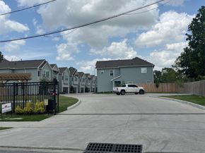 2923 Ellington Street, Houston TX 77088