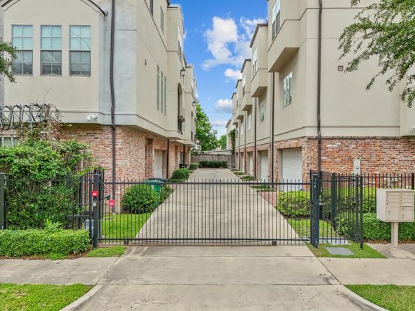 1616 Rosewood Street, Houston TX 77004