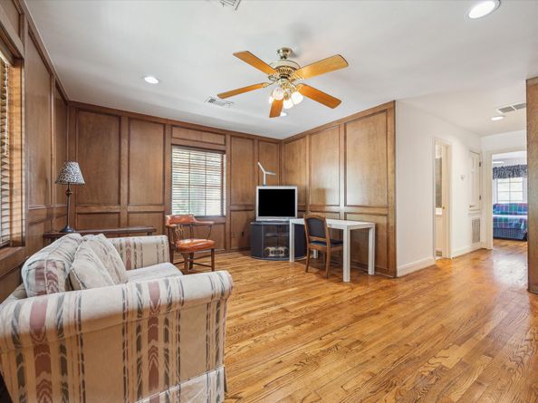 5135 Edloe Street, Houston TX 77005