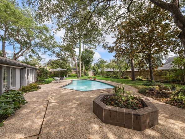 10227 Holly Springs Drive, Houston TX 77042