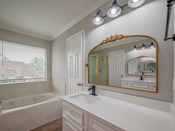 215 Wood Circle Lane, Houston TX 77015