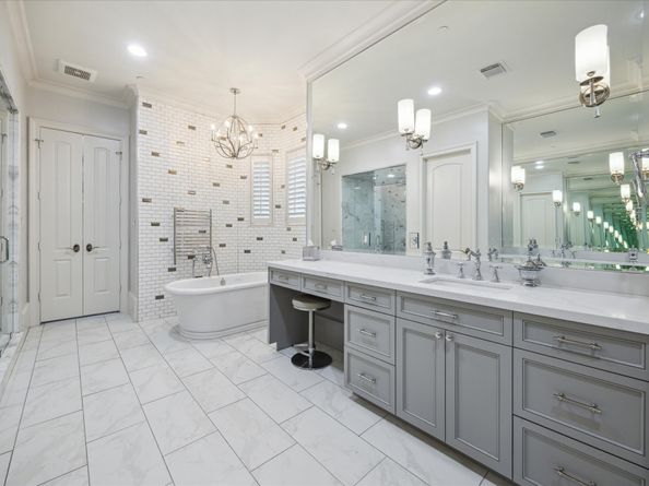 2 Burkhart Forest Court, Spring Valley Village TX 77055