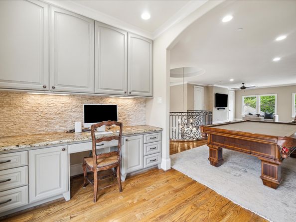 2 Burkhart Forest Court, Spring Valley Village TX 77055
