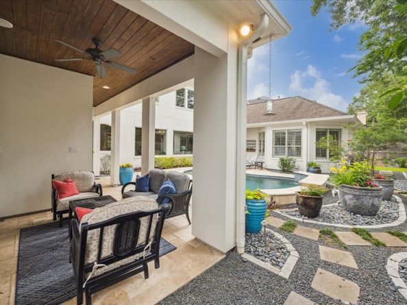 2 Burkhart Forest Court, Spring Valley Village TX 77055
