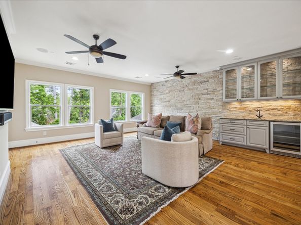 2 Burkhart Forest Court, Spring Valley Village TX 77055