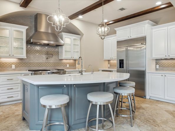 2 Burkhart Forest Court, Spring Valley Village TX 77055