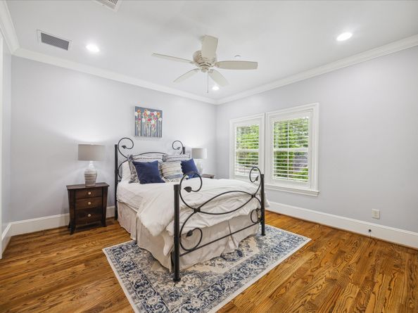 2 Burkhart Forest Court, Spring Valley Village TX 77055