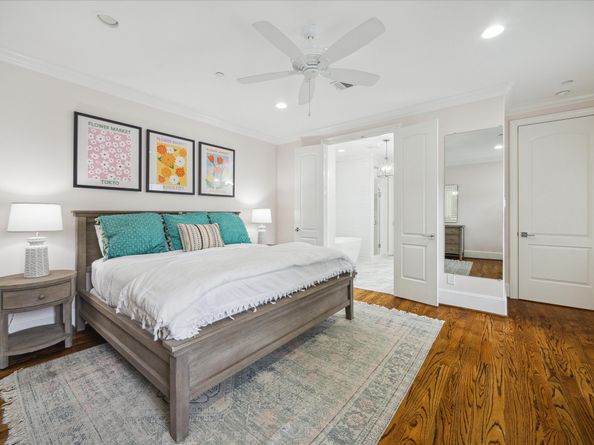 2 Burkhart Forest Court, Spring Valley Village TX 77055