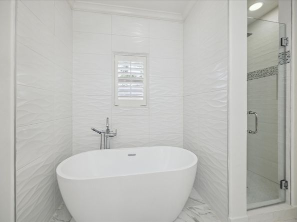 2 Burkhart Forest Court, Spring Valley Village TX 77055