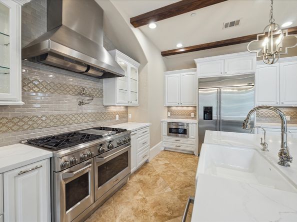 2 Burkhart Forest Court, Spring Valley Village TX 77055