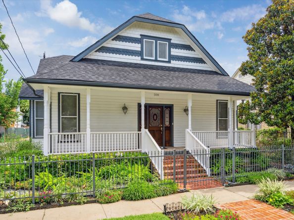 208 E 12th Street, Houston TX 77008