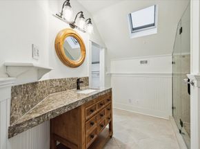 208 E 12th Street, Houston TX 77008