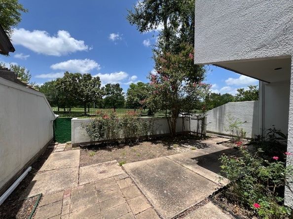 7655 S Braeswood Boulevard 8, Houston TX 77071