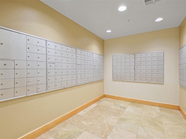 3505 Sage Road 2804, Houston TX 77056