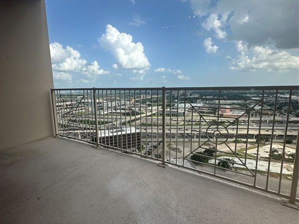 3505 Sage Road 2804, Houston TX 77056