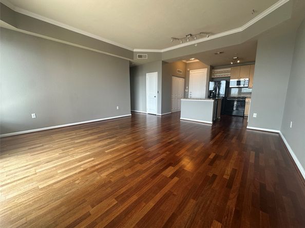 3505 Sage Road 2804, Houston TX 77056