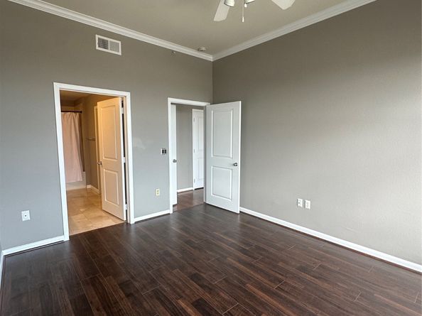 3505 Sage Road 2804, Houston TX 77056