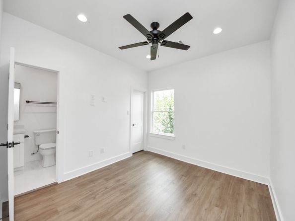 5029 Broom Street C, Houston TX 77091