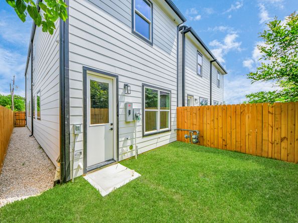 5029 Broom Street C, Houston TX 77091