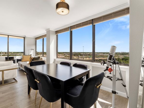 3525 Sage Road 1403, Houston TX 77056
