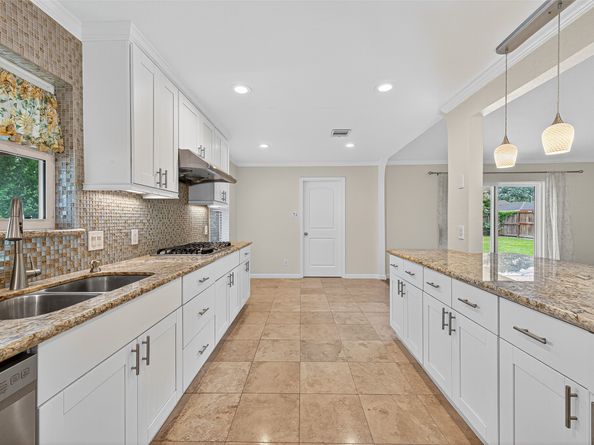 8530 Roos Road, Houston TX 77036