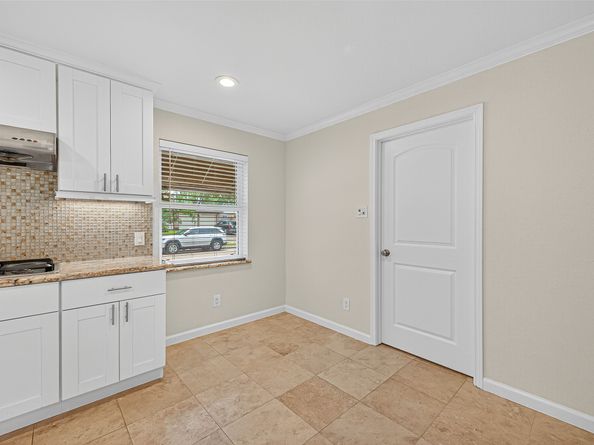 8530 Roos Road, Houston TX 77036