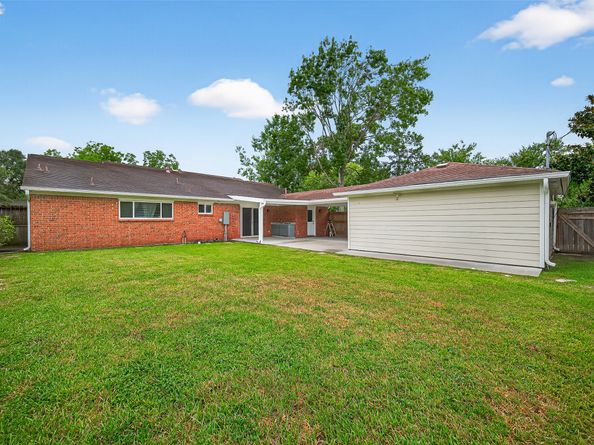 8530 Roos Road, Houston TX 77036