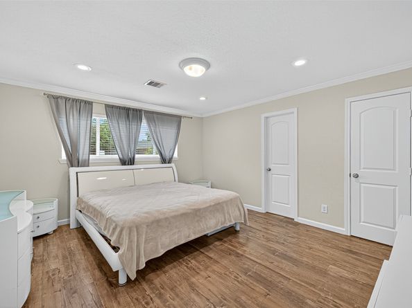 8530 Roos Road, Houston TX 77036