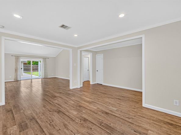 8530 Roos Road, Houston TX 77036