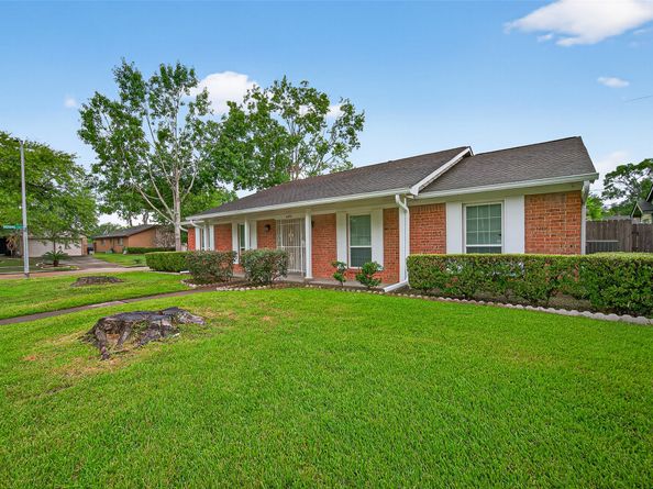 8530 Roos Road, Houston TX 77036