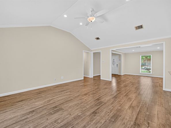 8530 Roos Road, Houston TX 77036