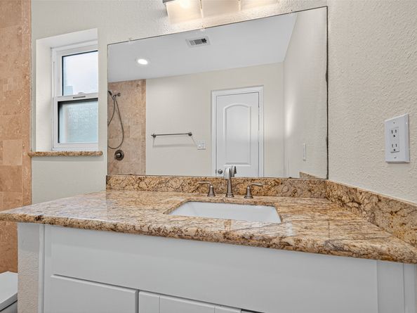 8530 Roos Road, Houston TX 77036