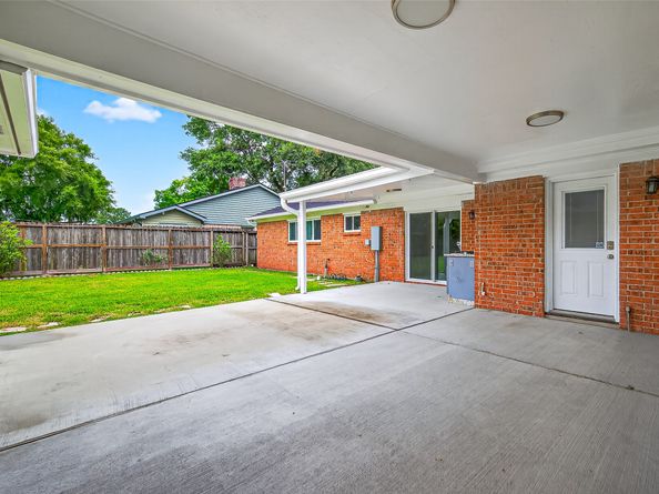 8530 Roos Road, Houston TX 77036