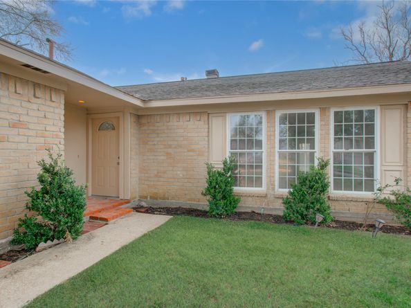 9806 Charter Ridge Drive, Houston TX 77070