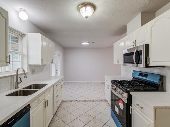 9806 Charter Ridge Drive, Houston TX 77070
