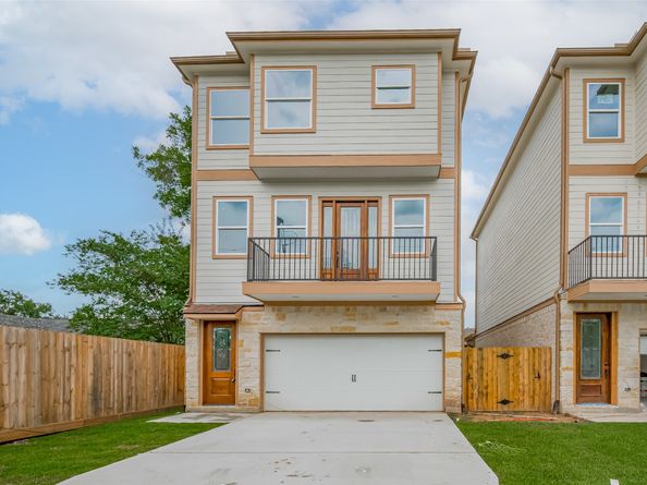 2206 Hoskins Drive, Houston TX 77080