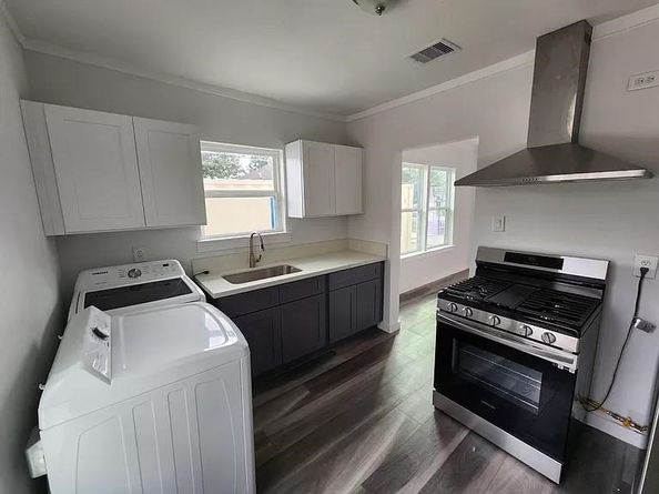 3903 Broyles, Houston TX 77026