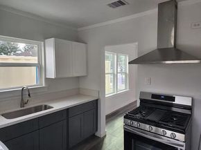 3903 Broyles, Houston TX 77026