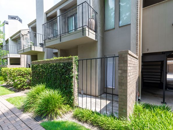 10811 Richmond Avenue 8, Houston TX 77042