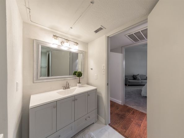 10811 Richmond Avenue 8, Houston TX 77042